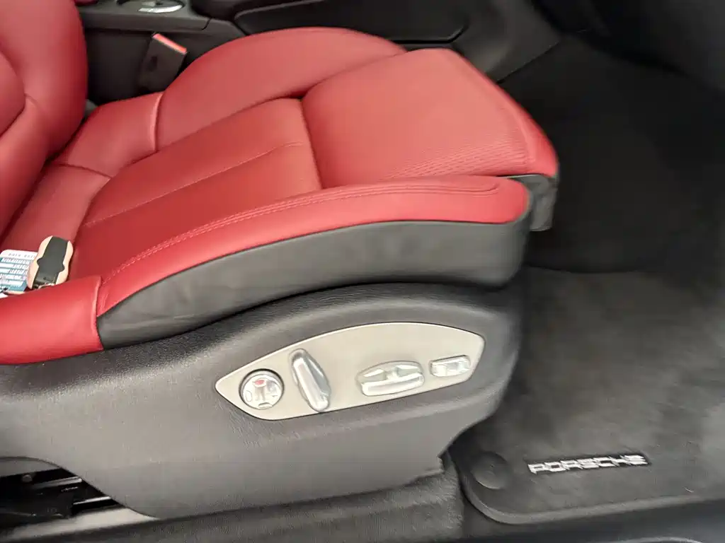 Porsche Macan — фото 28