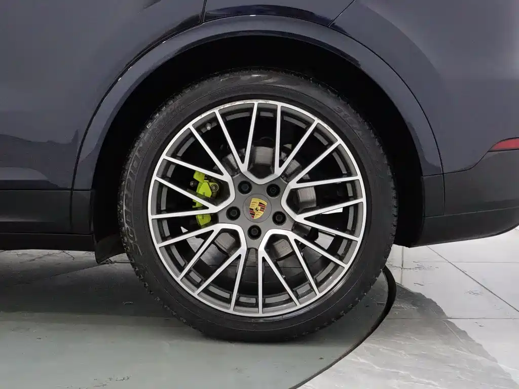 Porsche Cayenne Hybrid — фото 11