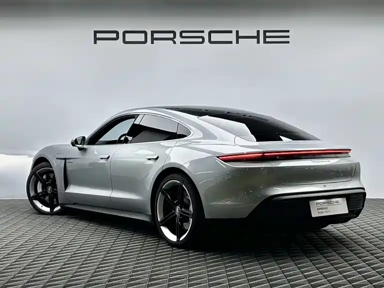 Porsche Taycan — фото 6