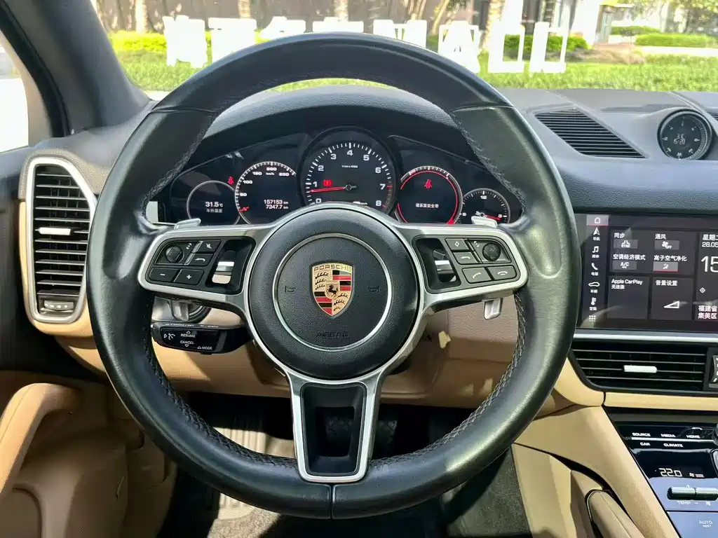 Porsche Cayenne — фото 7