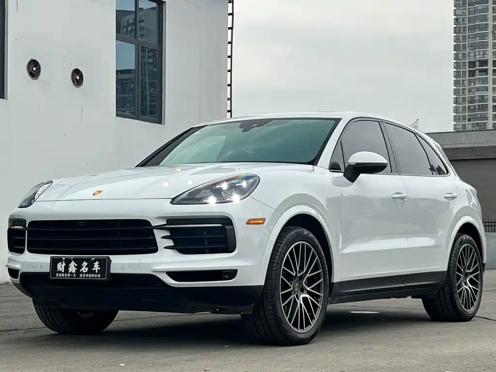 Porsche Cayenne — фото 1