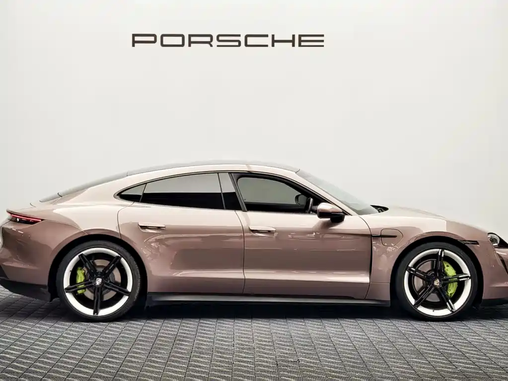 Porsche Taycan — фото 8