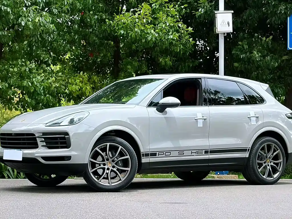 Porsche Cayenne — фото 1