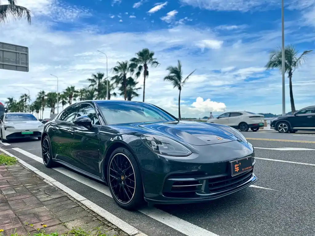 Porsche Panamera — фото 1