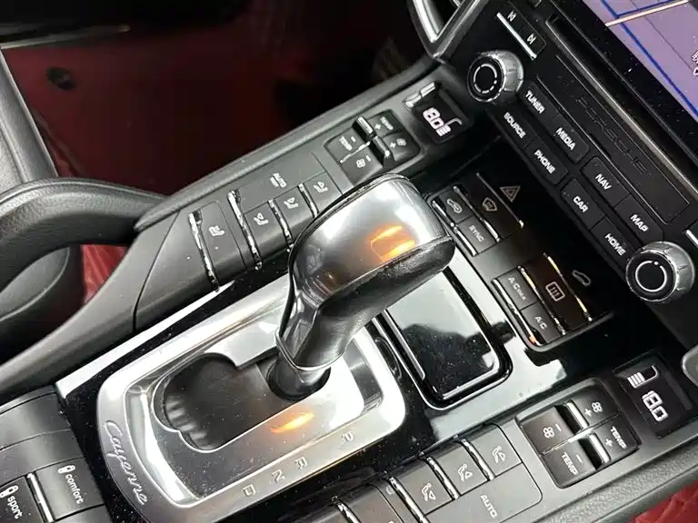 Porsche Cayenne Hybrid — фото 11