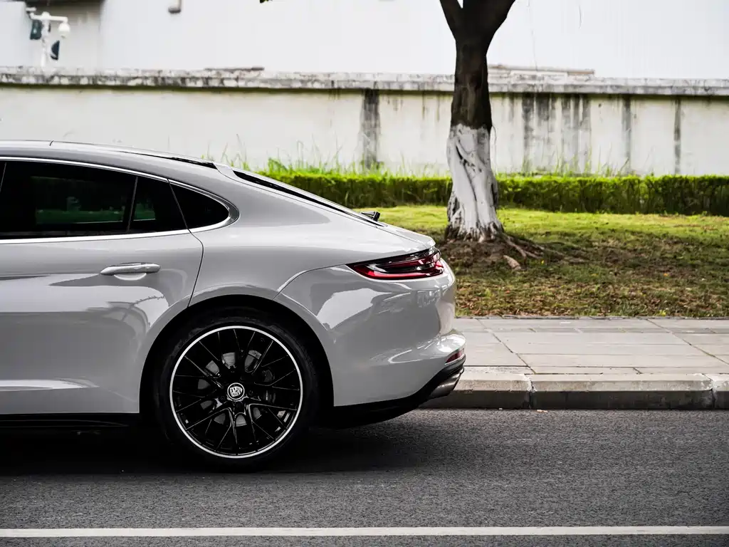 Porsche Panamera — фото 18