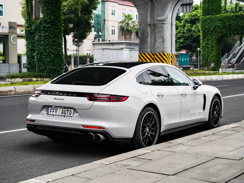 Porsche Panamera — фото 19