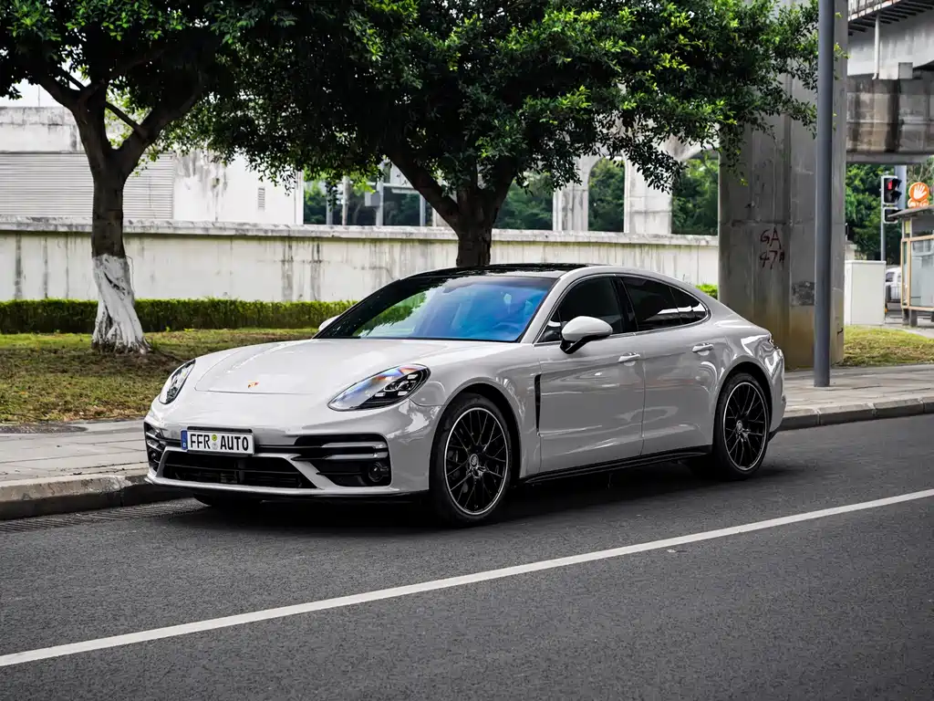 Porsche Panamera — фото 1