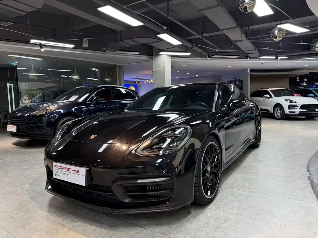 Porsche Panamera — фото 1