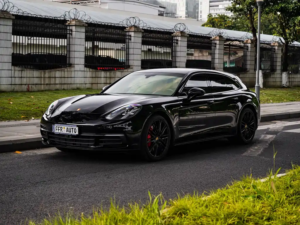Porsche Panamera — фото 1