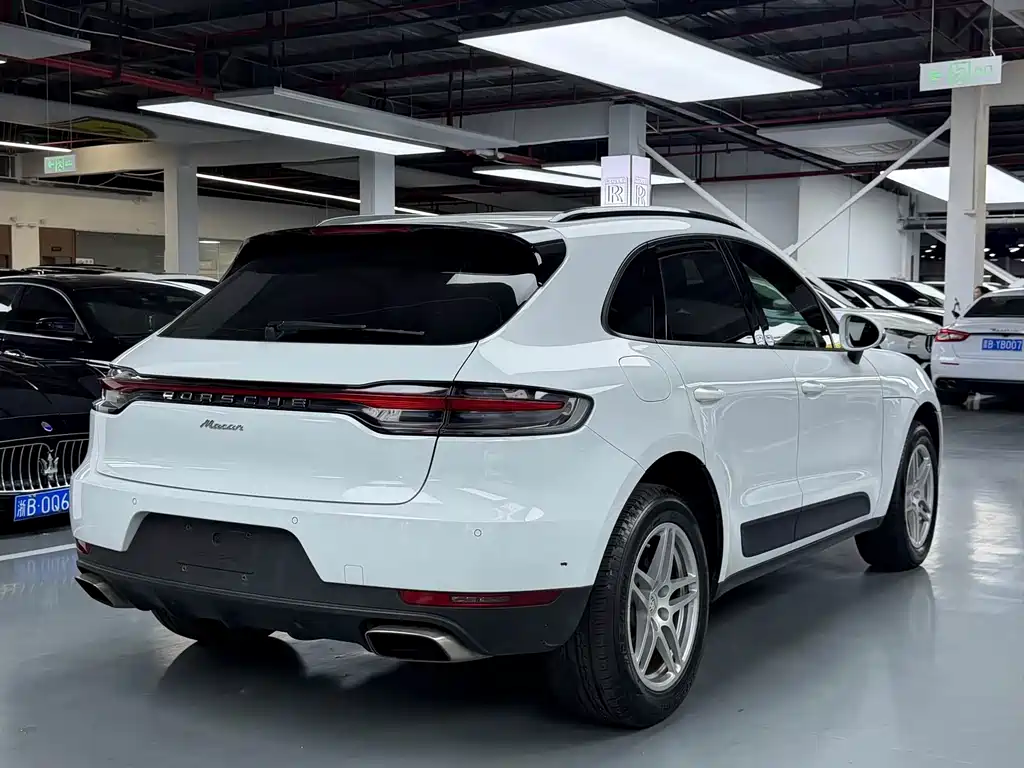 Porsche Macan — фото 16