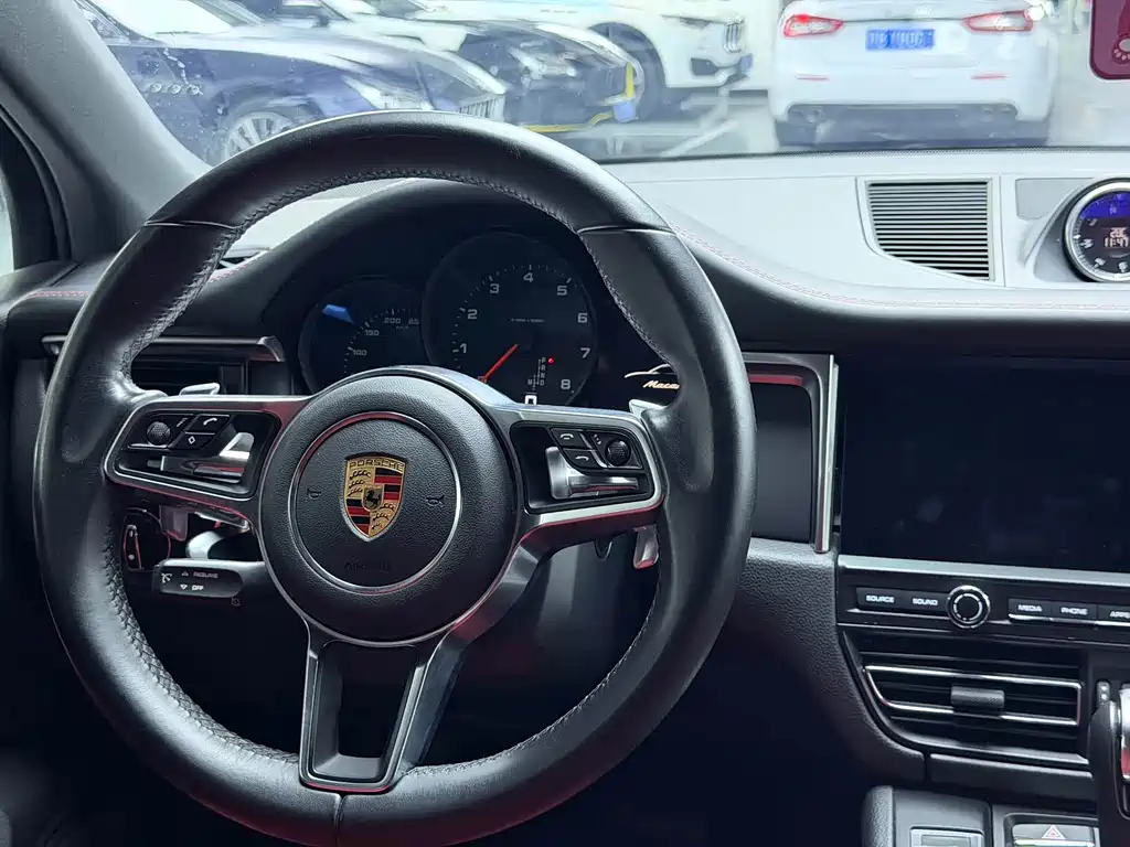 Porsche Macan — фото 10