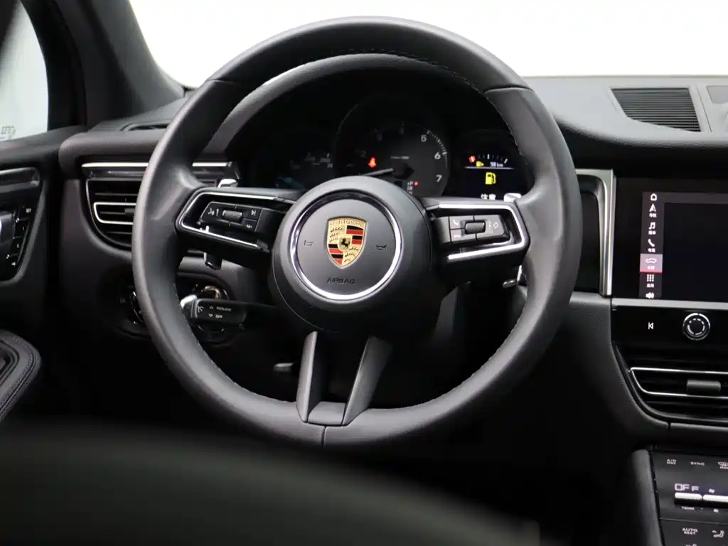 Porsche Macan — фото 15