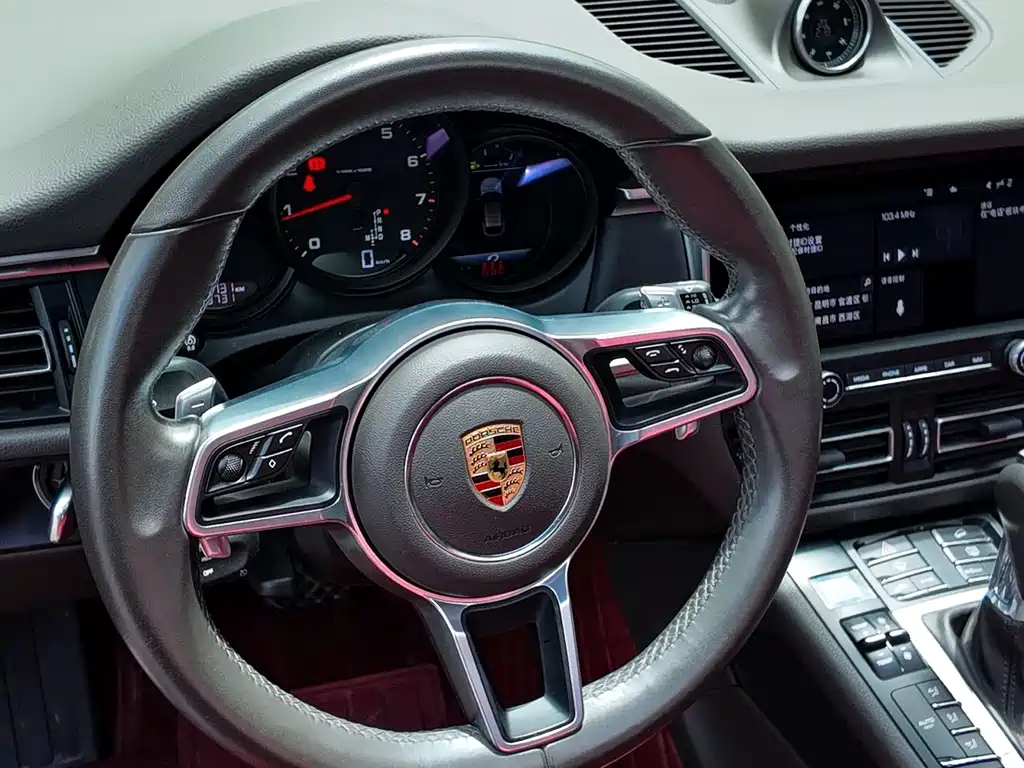 Porsche Macan — фото 9