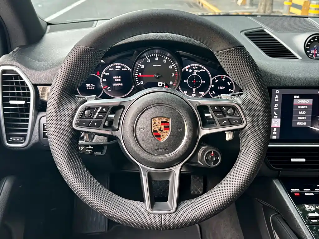 Porsche Cayenne — фото 10