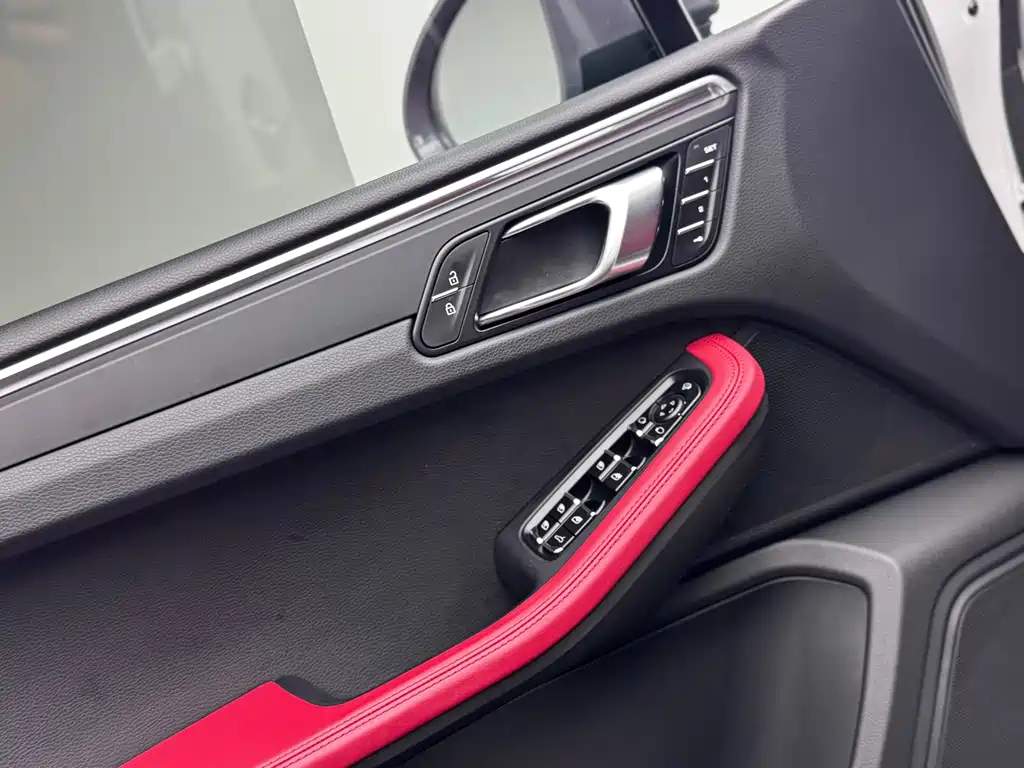 Porsche Macan — фото 15