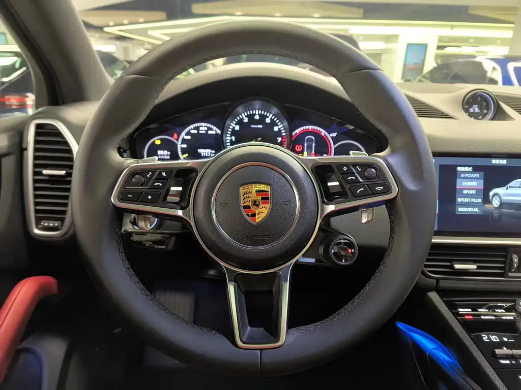 Porsche Cayenne Hybrid — фото 10