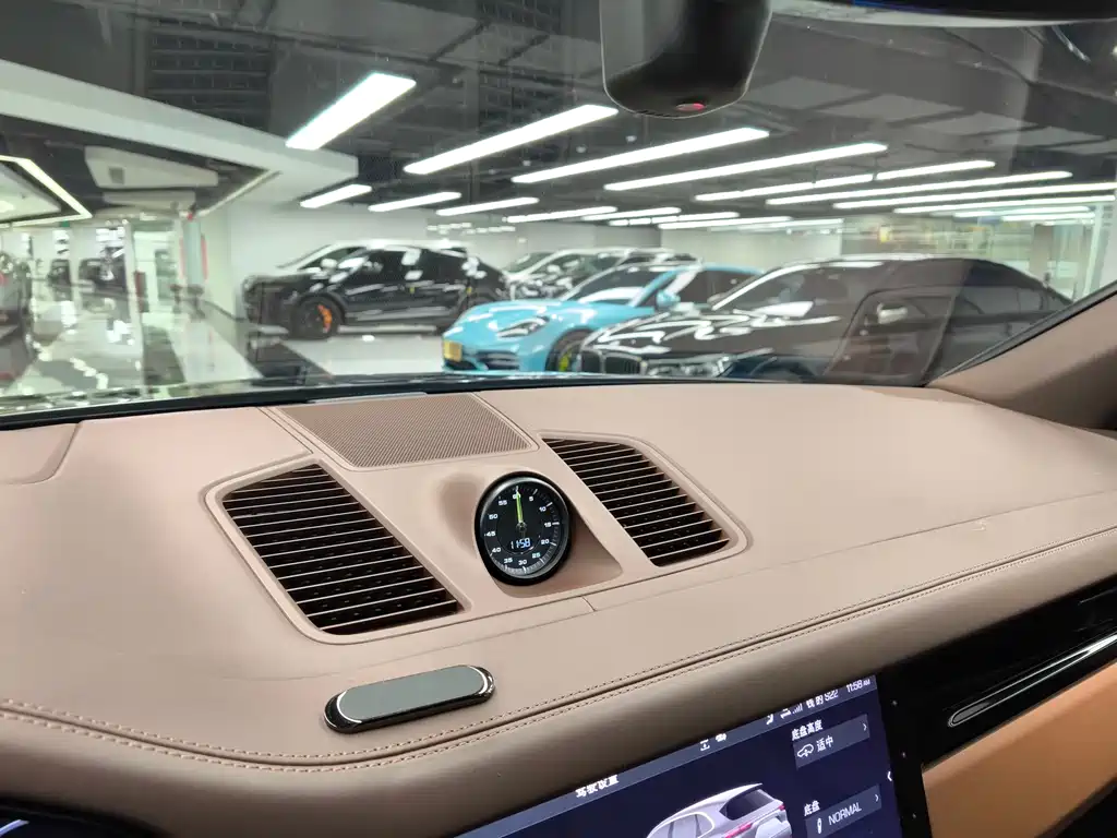 Porsche Cayenne Hybrid — фото 10