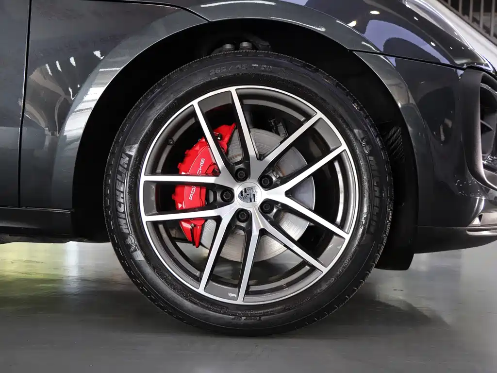 Porsche Macan — фото 35