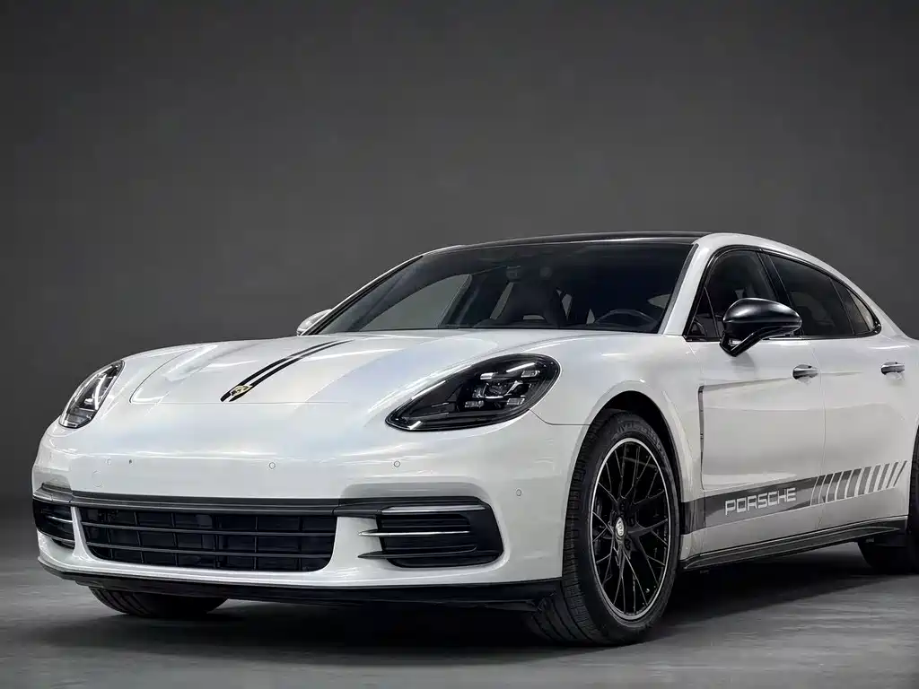 Porsche Panamera — фото 1