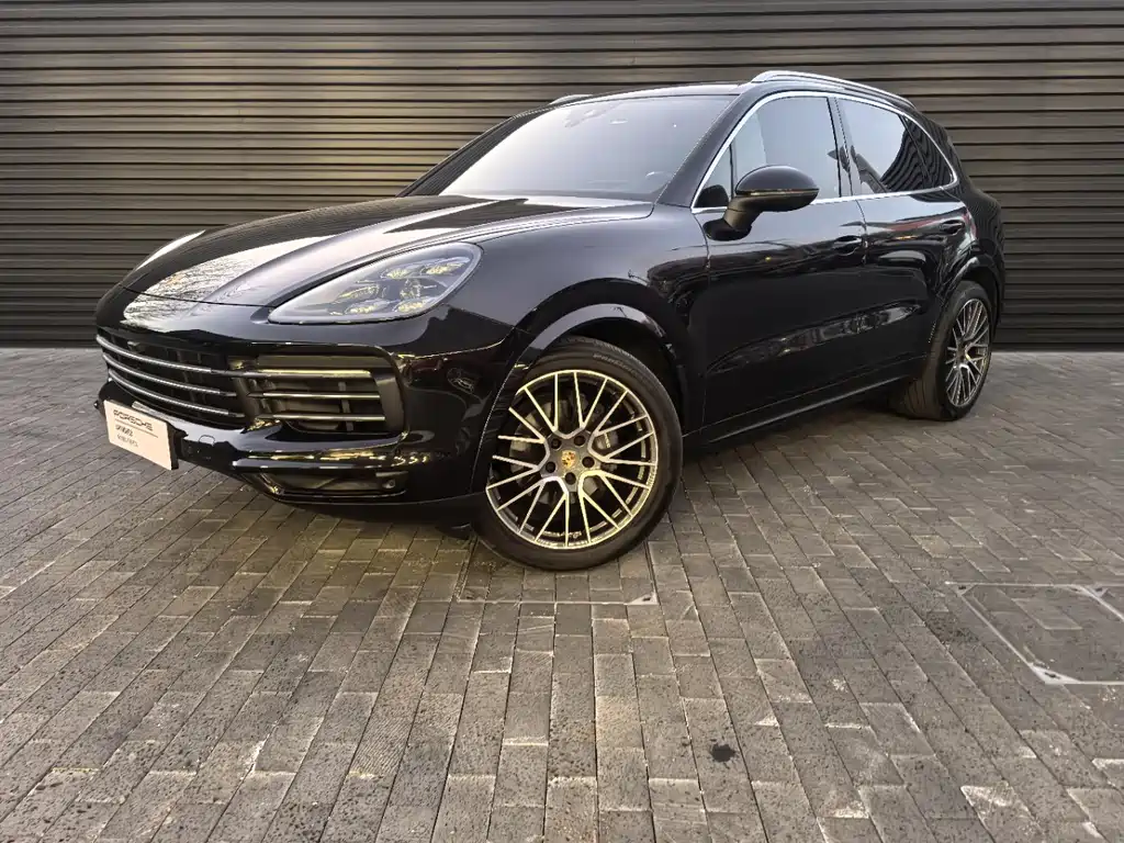 Porsche Cayenne — фото 1