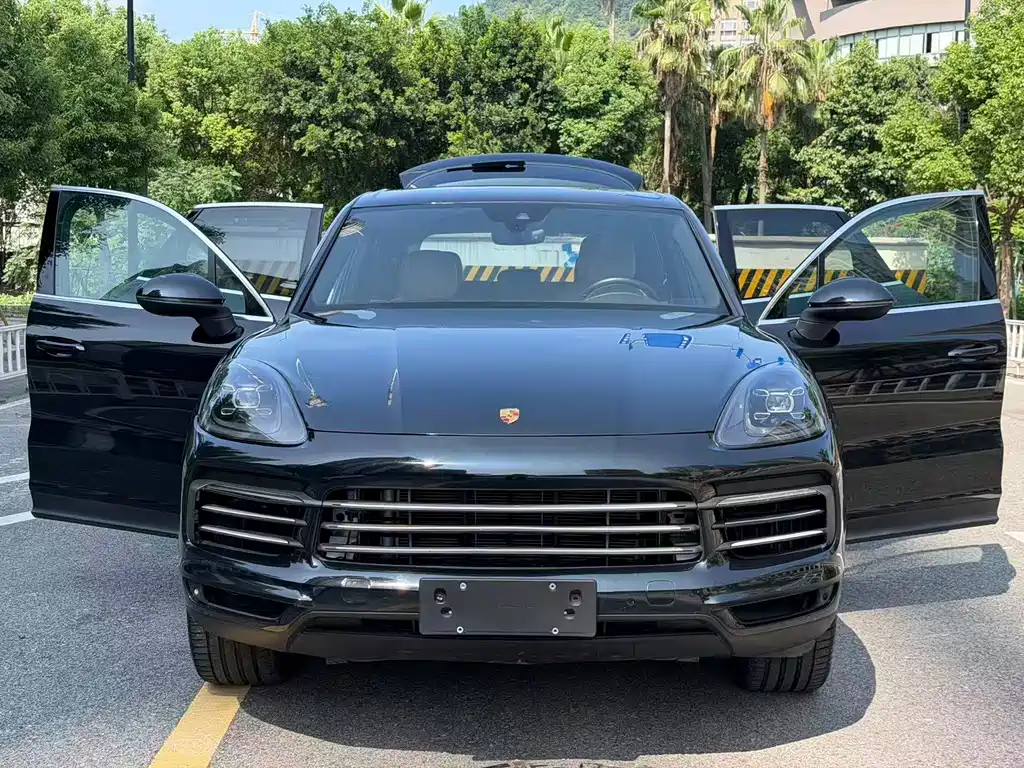 Porsche Cayenne — фото 1
