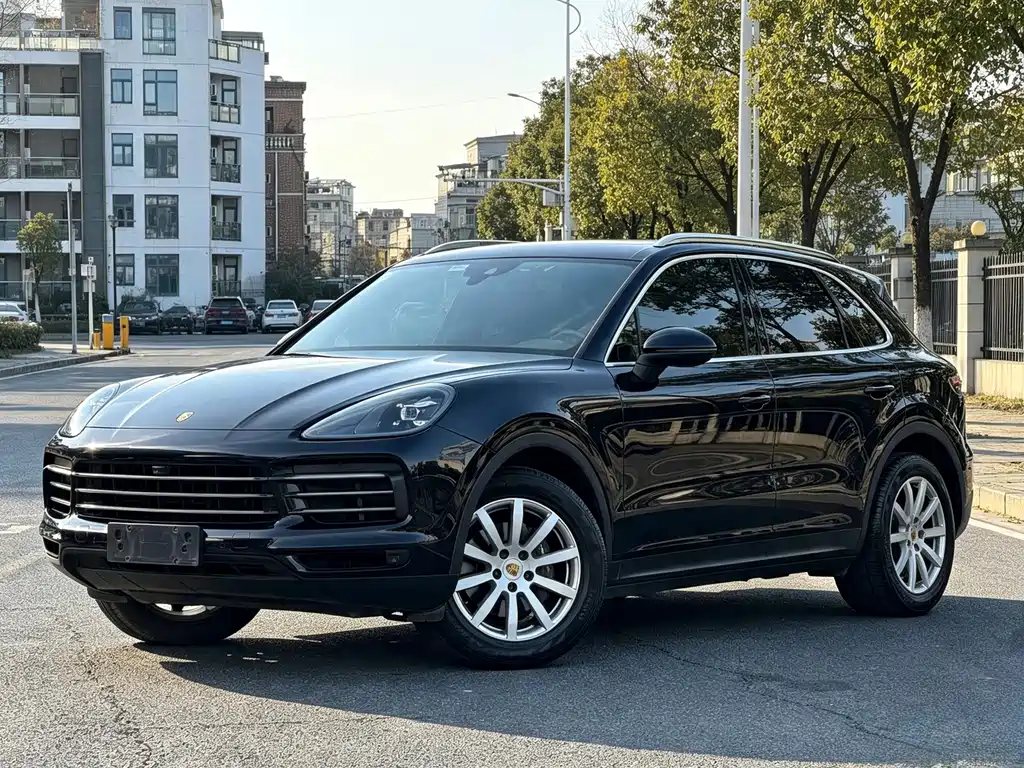 Porsche Cayenne — фото 1