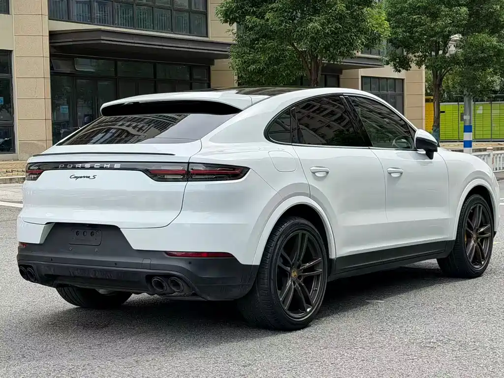 Porsche Cayenne — фото 11