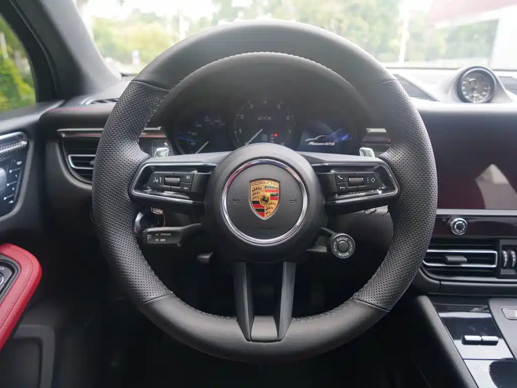 Porsche Macan — фото 17