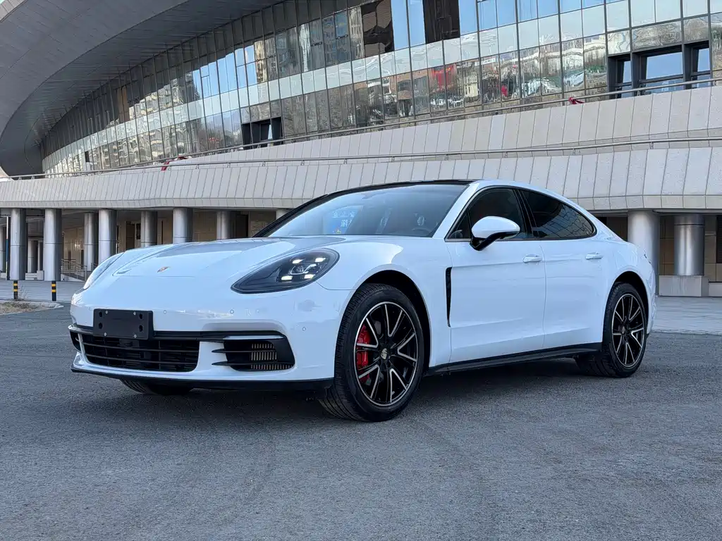 Porsche Panamera — фото 1