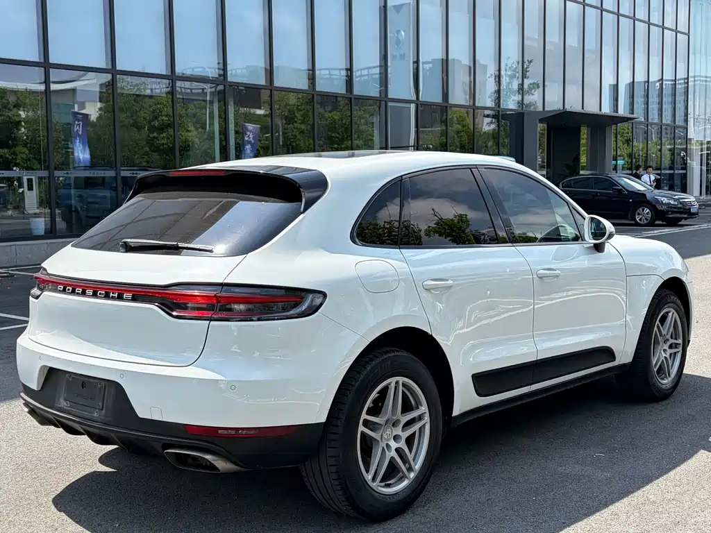 Porsche Macan — фото 19