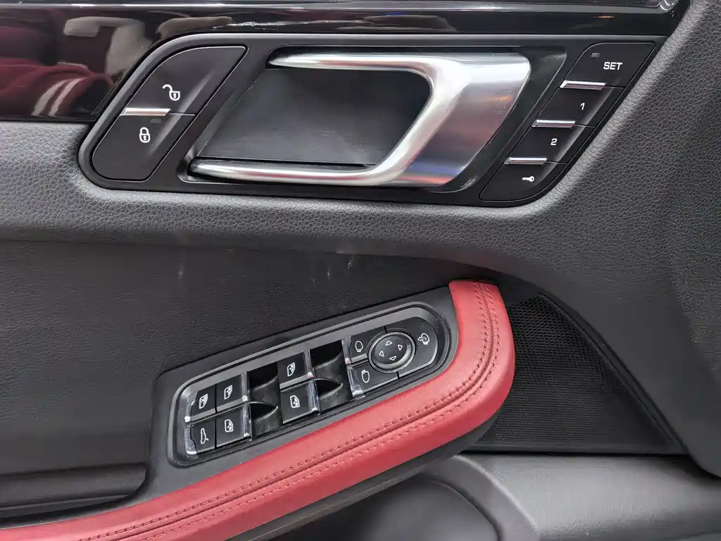 Porsche Macan — фото 11