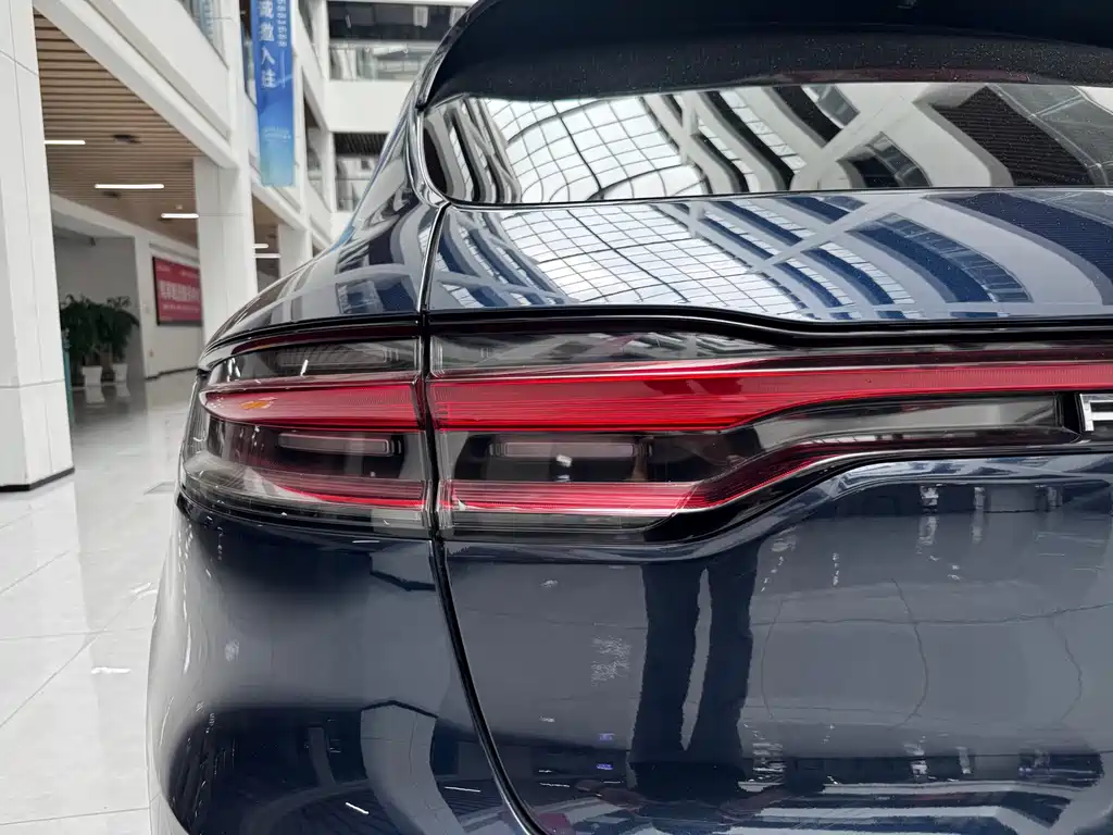 Porsche Macan — фото 20