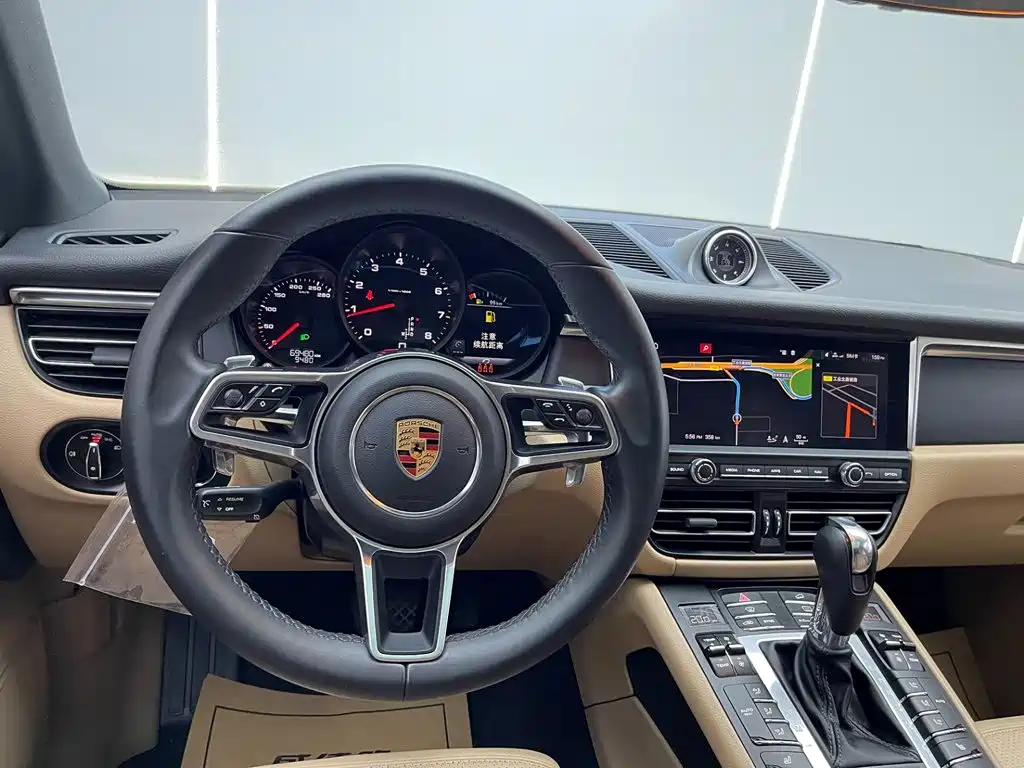 Porsche Macan — фото 26
