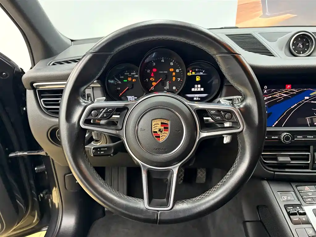 Porsche Macan — фото 5