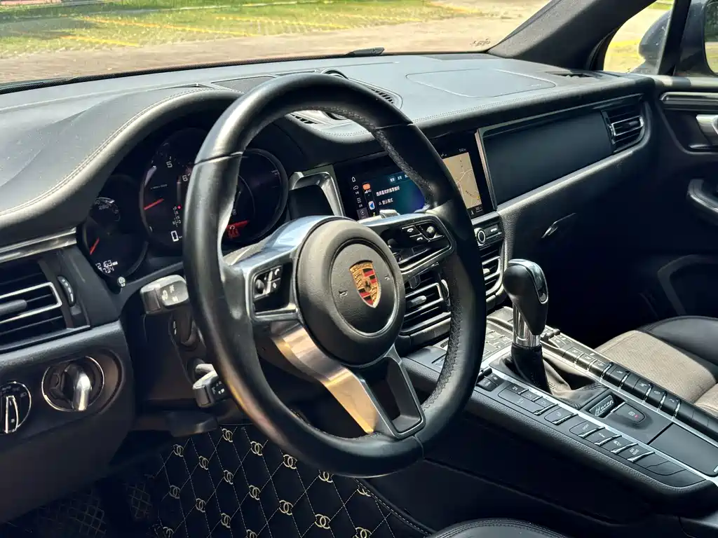 Porsche Macan — фото 25