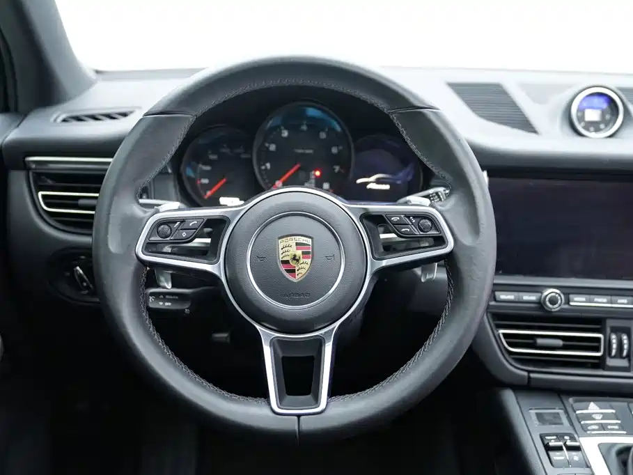 Porsche Macan — фото 10