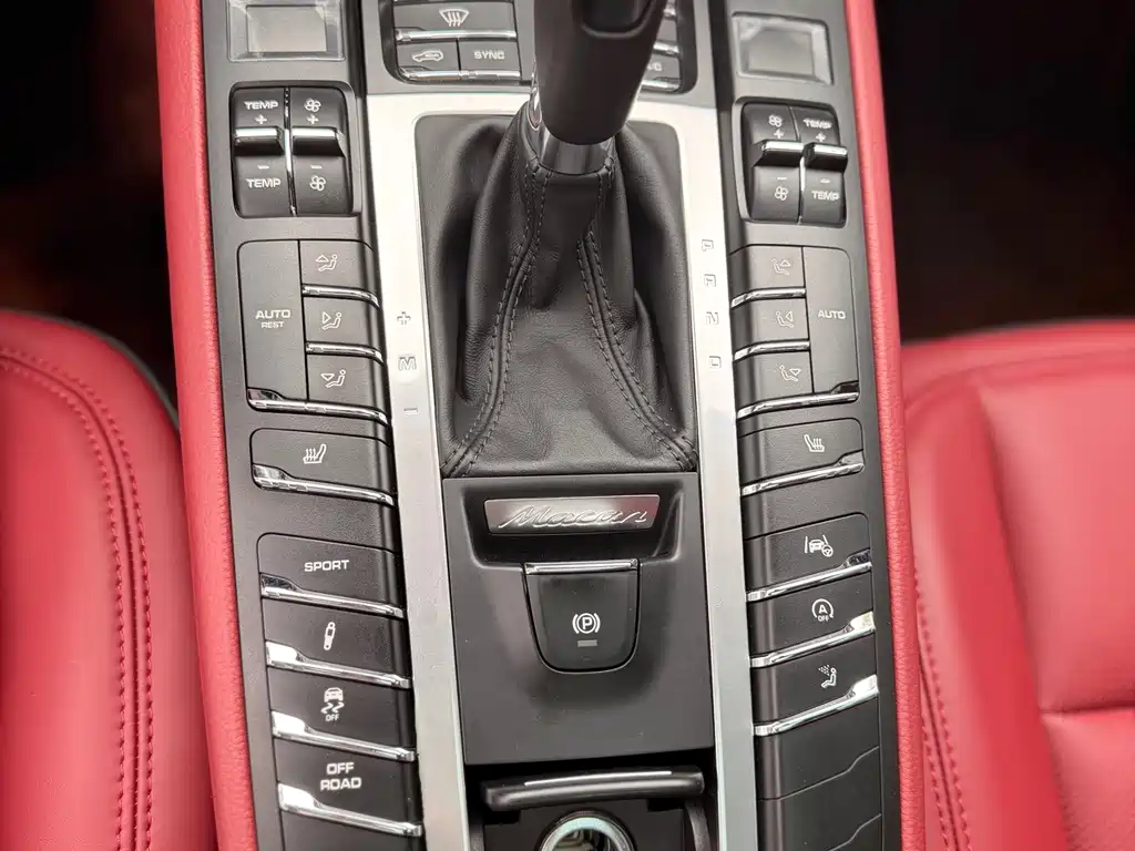 Porsche Macan — фото 17