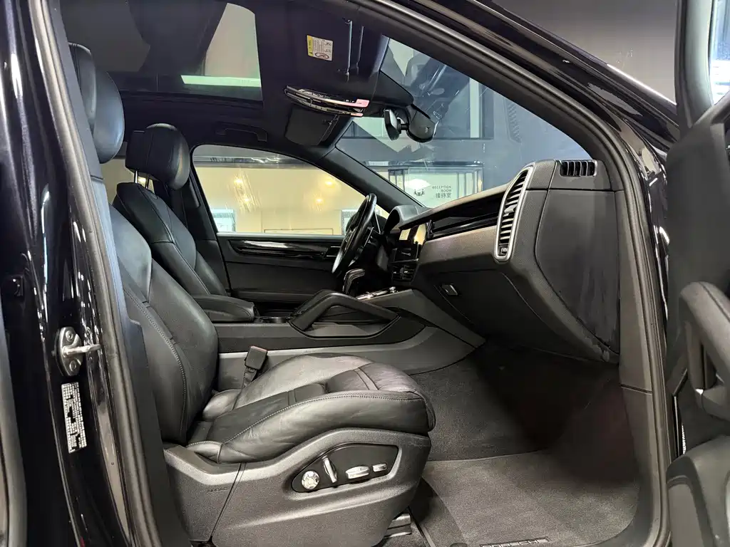 Porsche Cayenne — фото 10