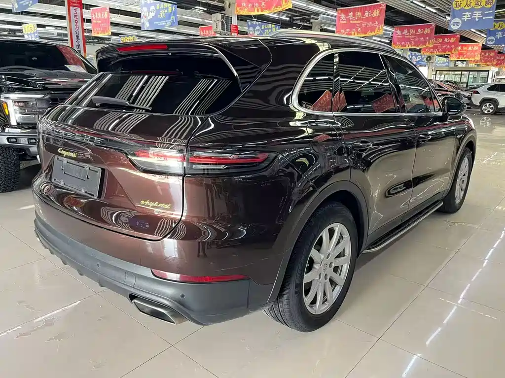 Porsche Cayenne Hybrid — фото 6