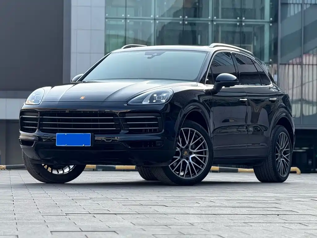 Porsche Cayenne — фото 1