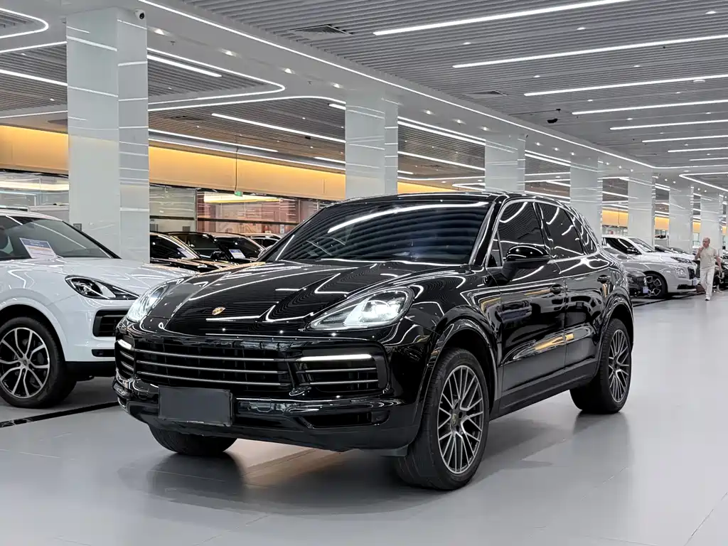 Porsche Cayenne — фото 1