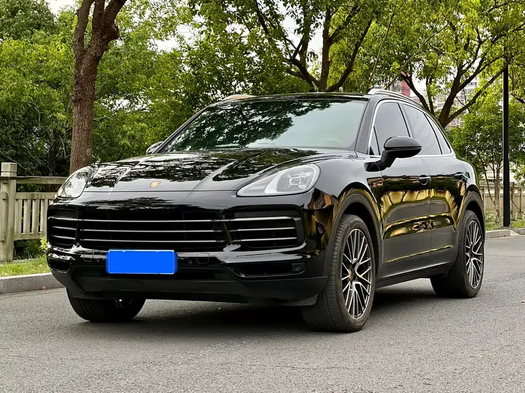 Porsche Cayenne — фото 1
