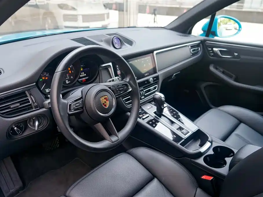 Porsche Macan — фото 11