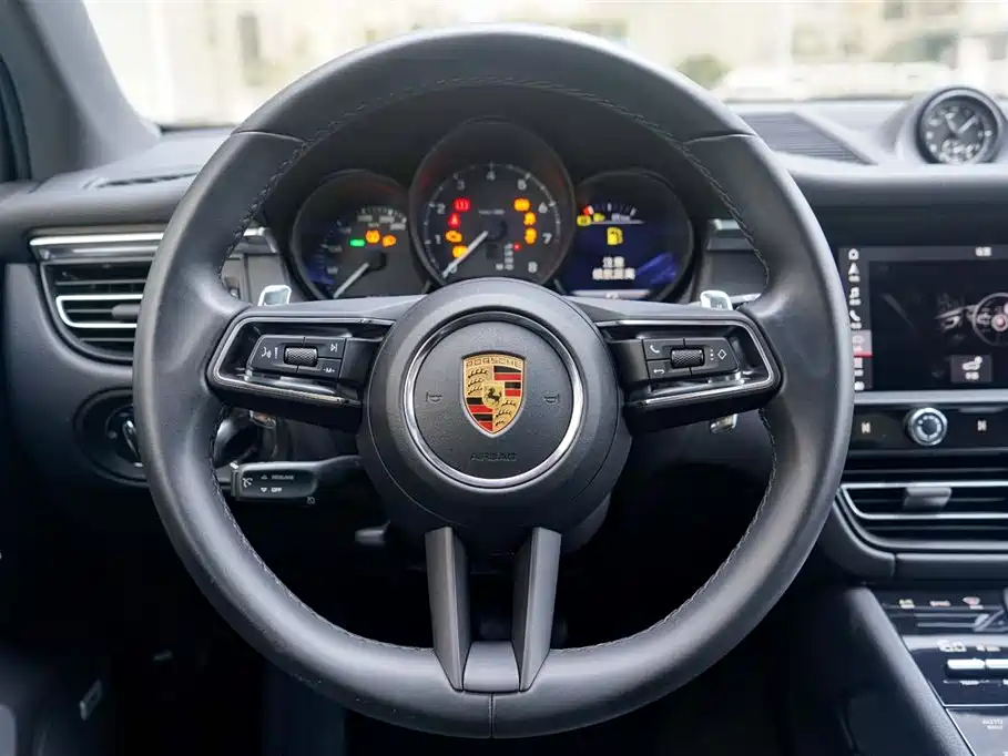 Porsche Macan — фото 9