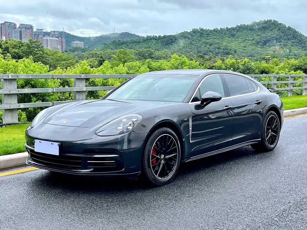 Porsche Panamera — фото 1