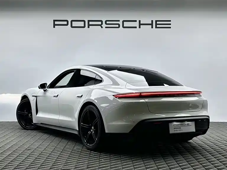 Porsche Taycan — фото 6