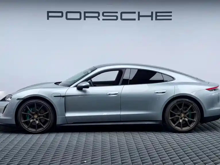 Porsche Taycan — фото 4