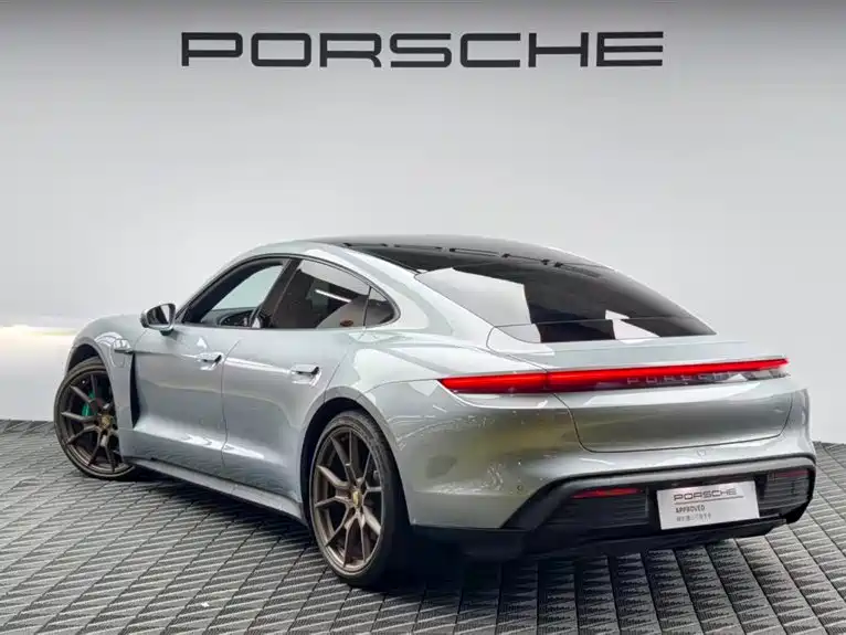 Porsche Taycan — фото 6