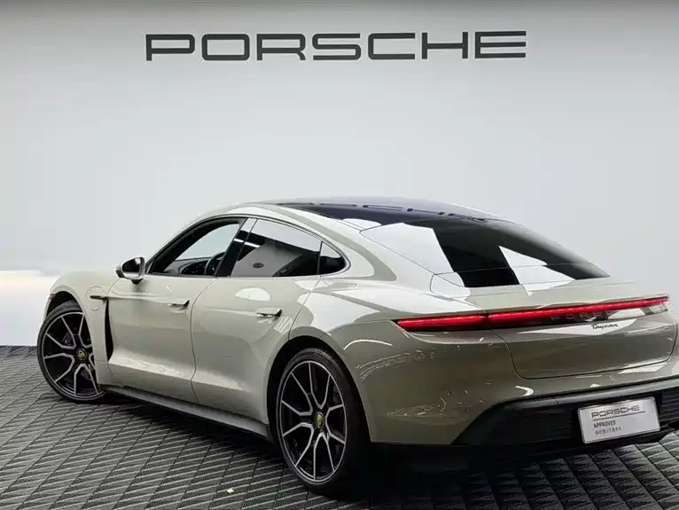 Porsche Taycan — фото 6
